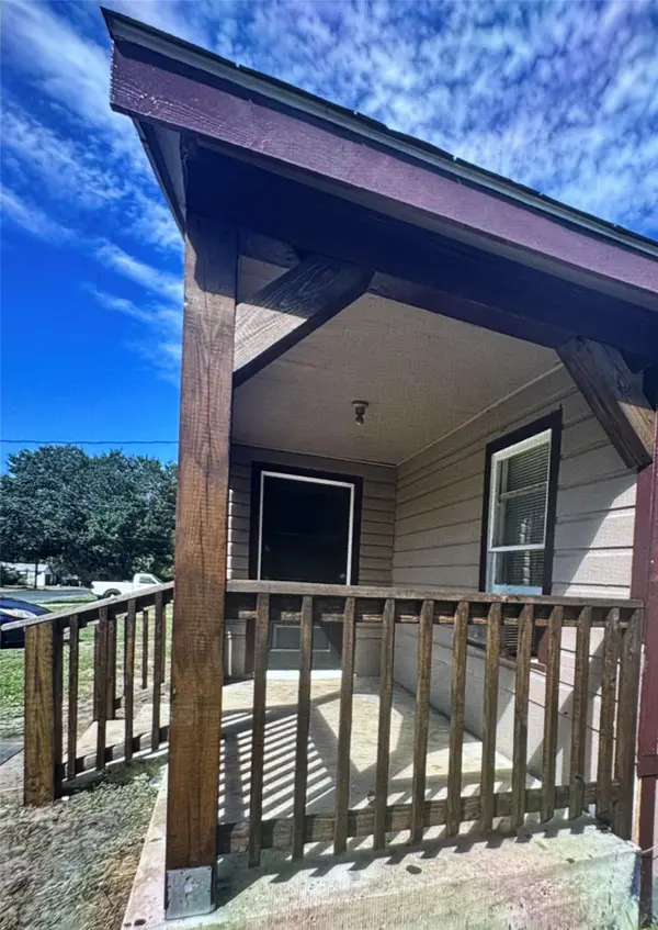 107 E South Street, Weimar, TX 78962
