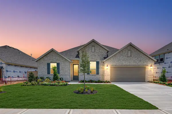12106 St Augustine Drive, Mont Belvieu, TX 77535