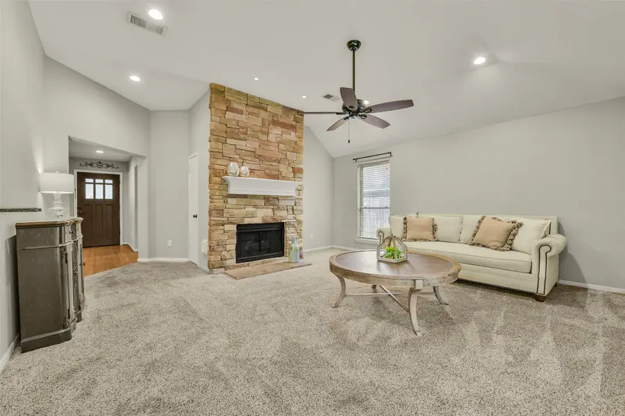 2910 Queen Victoria Street, Pearland, TX 77581 - #3