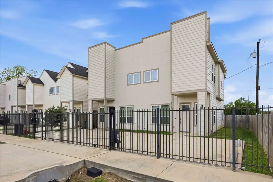 9320 Coffee Street #A-B, Houston, TX 77033 - #2