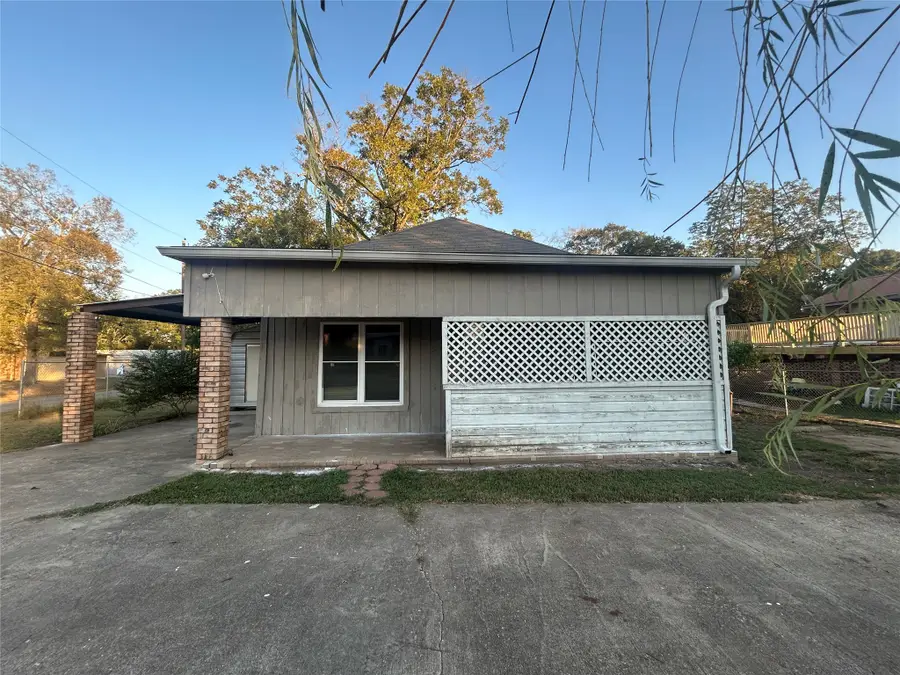 511 Thomas St, Center, TX 75935 - #2