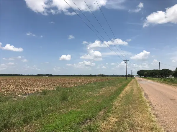 000 Gold, Garwood, TX 77442