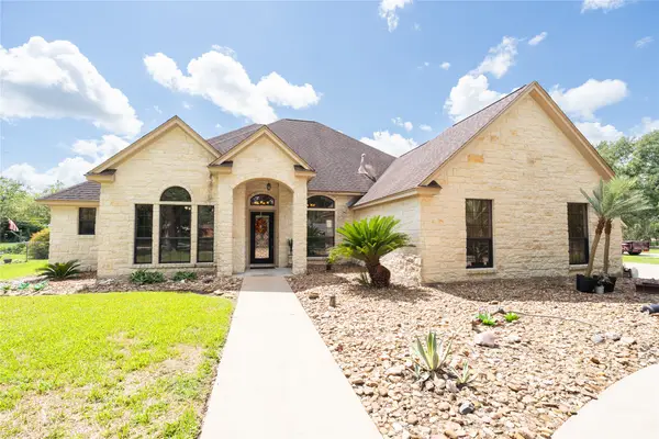 205 W Bronco Bend, Angleton, TX 77515