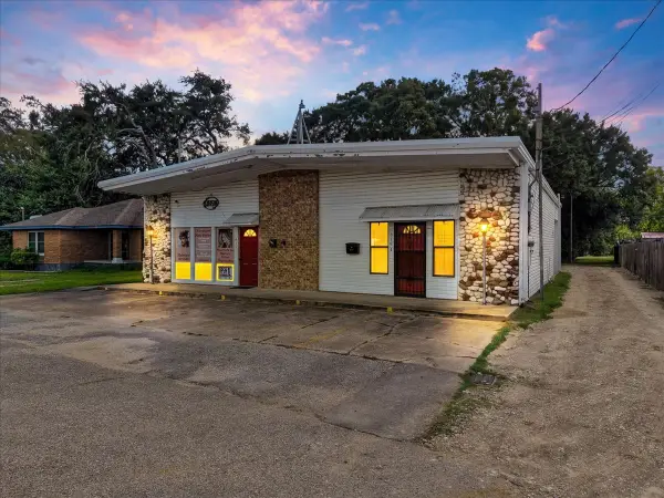 619 Dula Street, Alvin, TX 77511