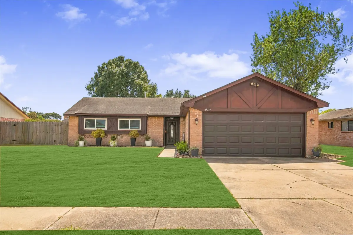 7823 Chasecreek Drive, Stafford Missouri City, TX 77489 - #1