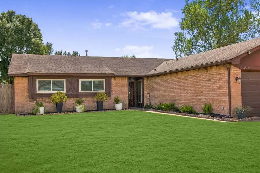7823 Chasecreek Drive, Stafford Missouri City, TX 77489 - #2