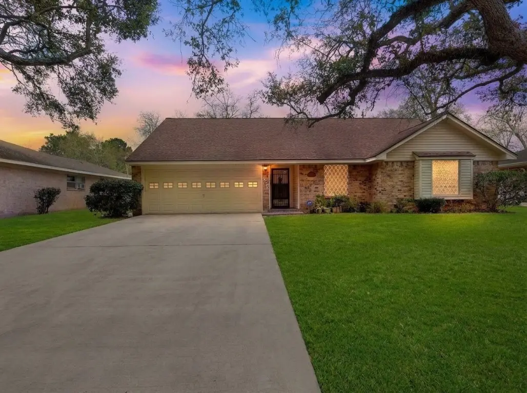 106 Wedgewood Avenue, Hitchcock, TX 77563 - #1