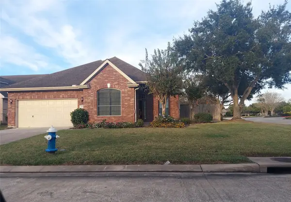1601 N Lago Vista Court, Pearland, TX 77581