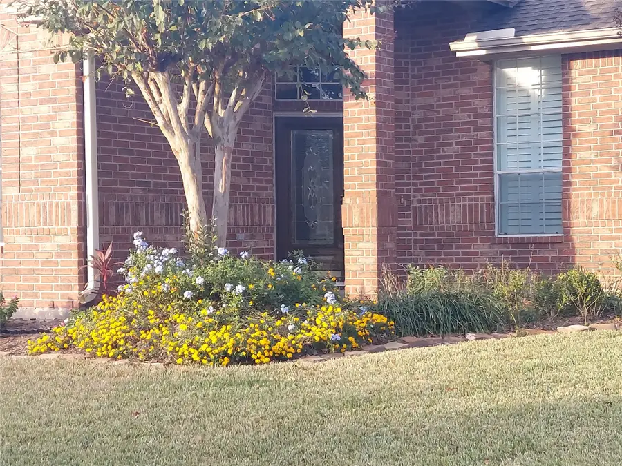 1601 N Lago Vista Court, Pearland, TX 77581 - Image #2