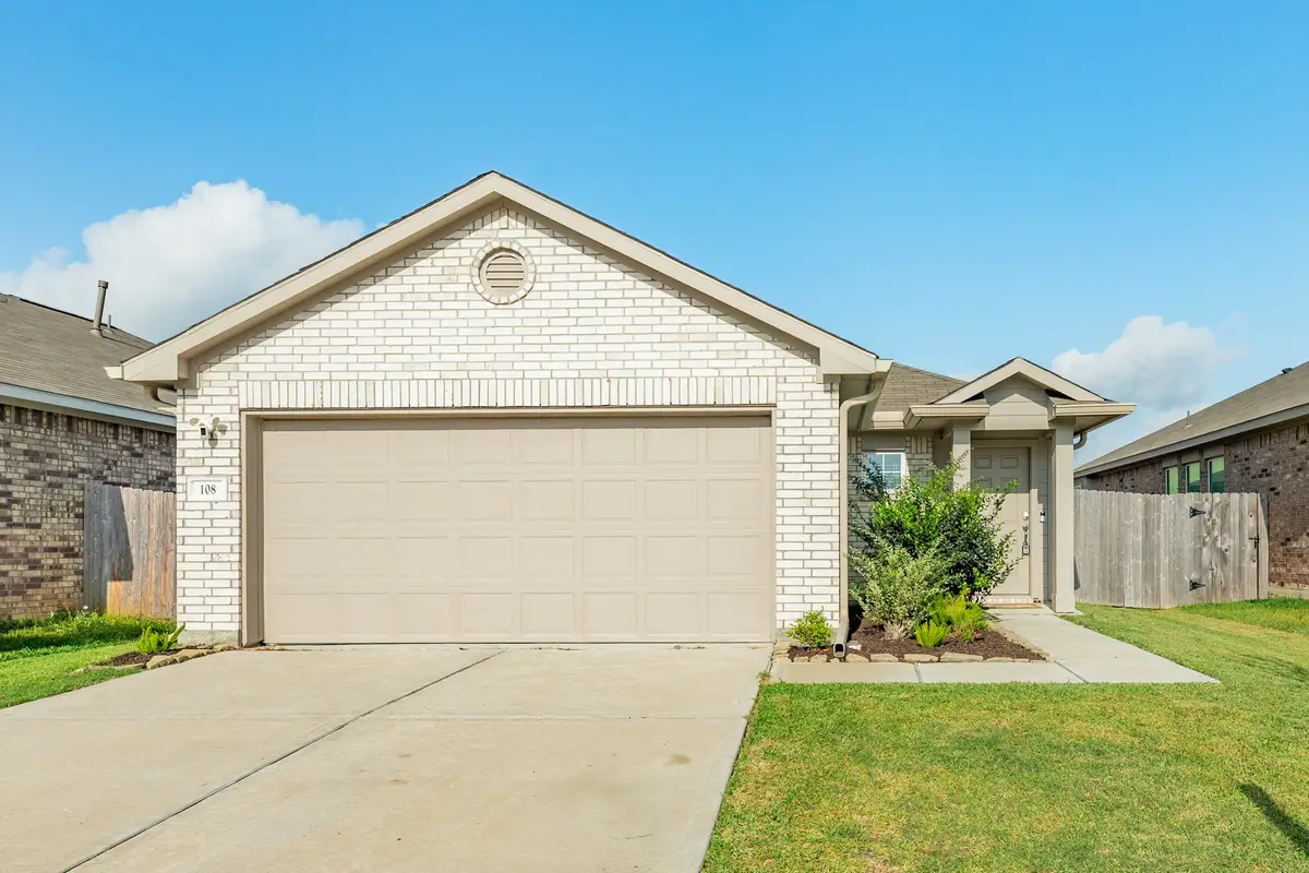 108 Cullen Street, Angleton, TX 77515 - #1