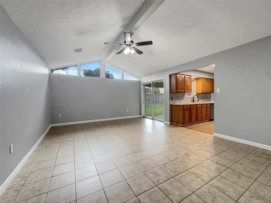 2103 Williamsburg Court N, League City, TX 77573 - Image #3