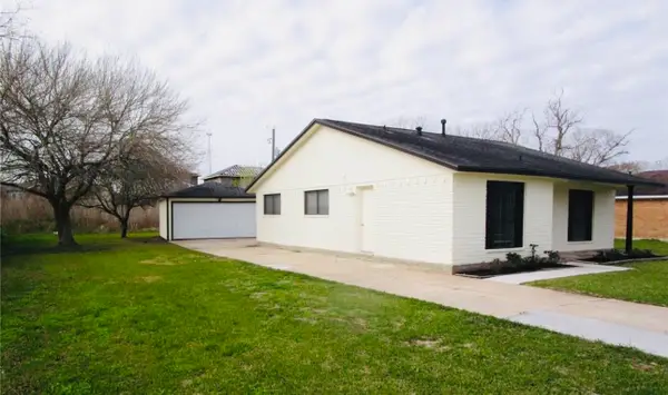 1109 N Avenue N, Freeport, TX 77541