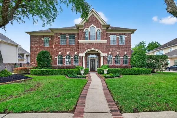 15 Stonecliff Circle, Sugar Land, TX 77479