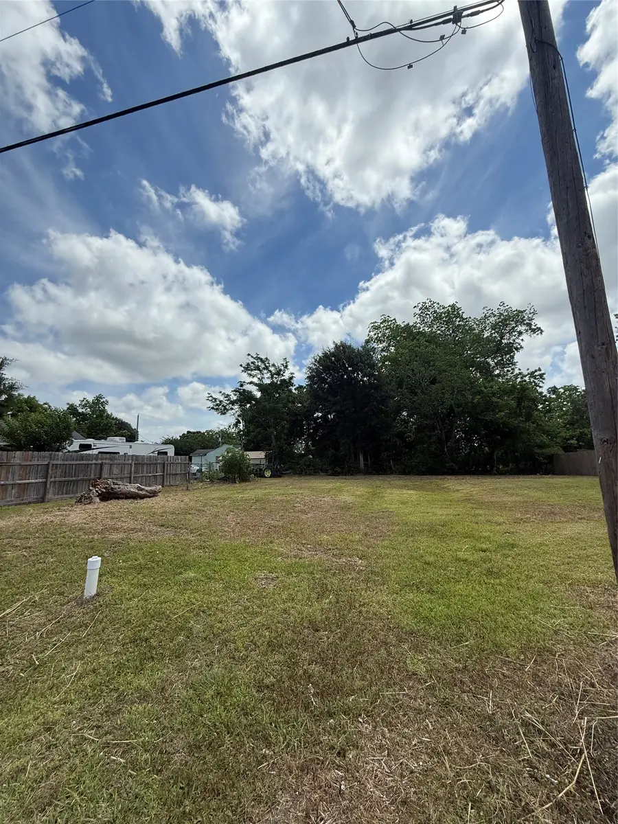 106 S Washington Street, Texas City, TX 77591 - #3