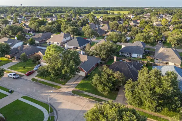 1819 Castle Oaks Drive, Pearland, TX 77581