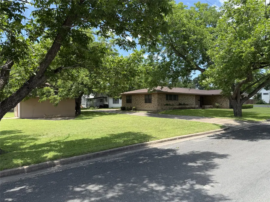 701 Herder Avenue, Schulenburg, TX 78956 - #2