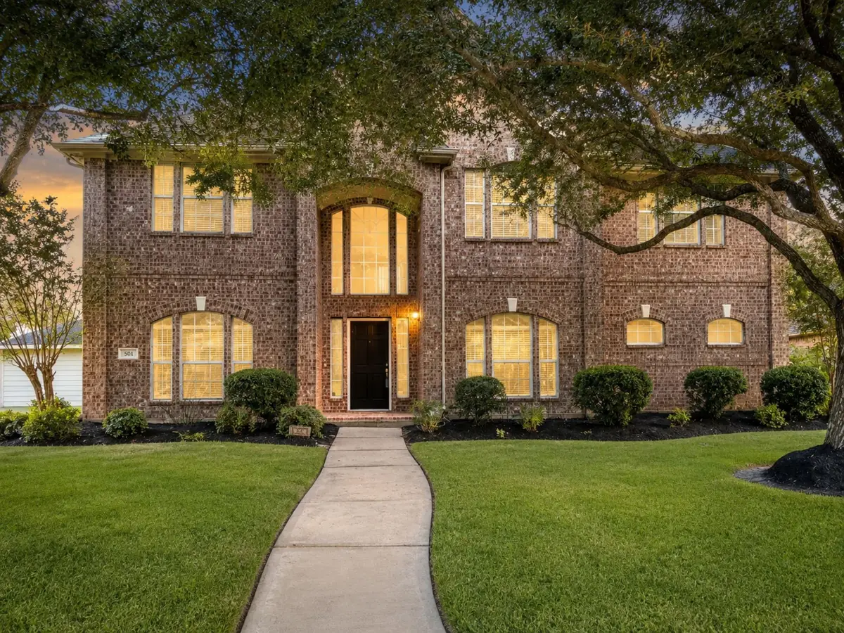 501 Falcon Lake Drive, Friendswood, TX 77546 - #1