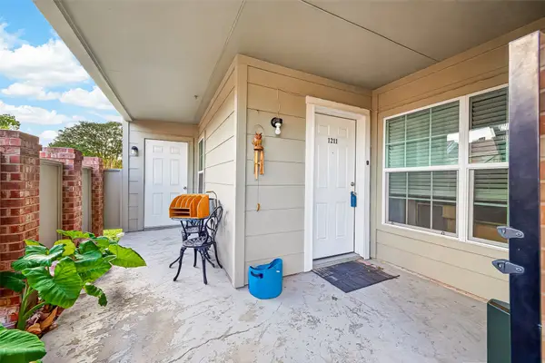 2800 Jeanetta Street #1211, Houston, TX 77063