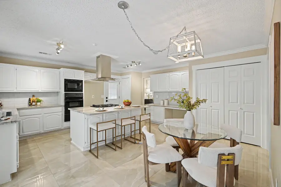 98 Breezy Point Place, The Woodlands, TX 77381 - #2
