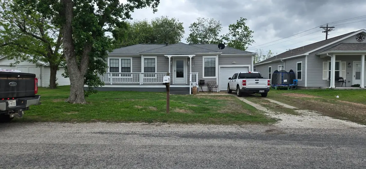 1206 Nelson Street, Yoakum, TX 77995 - #1