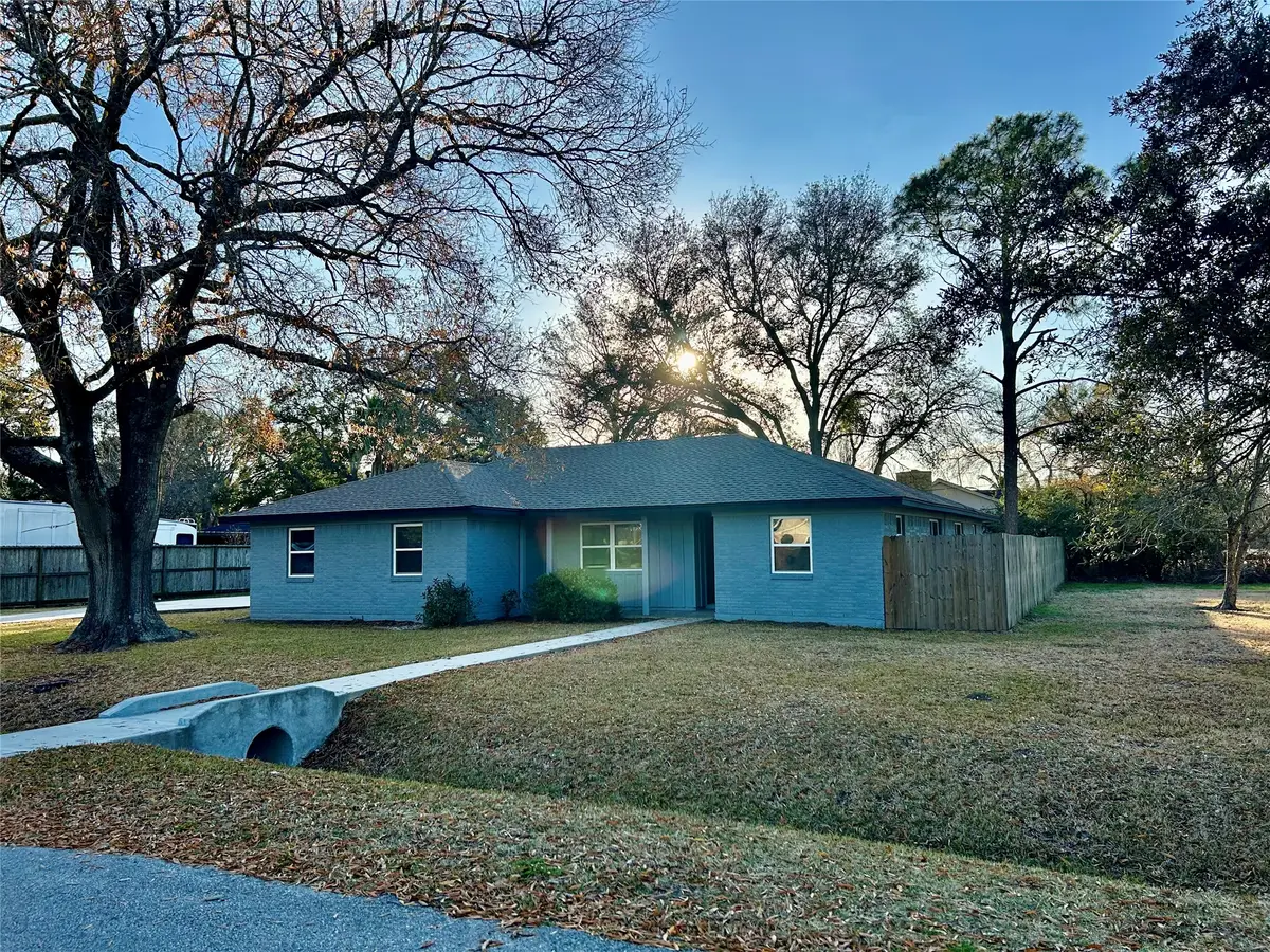 2406 Lynn Drive, Pearland, TX 77581 - #1