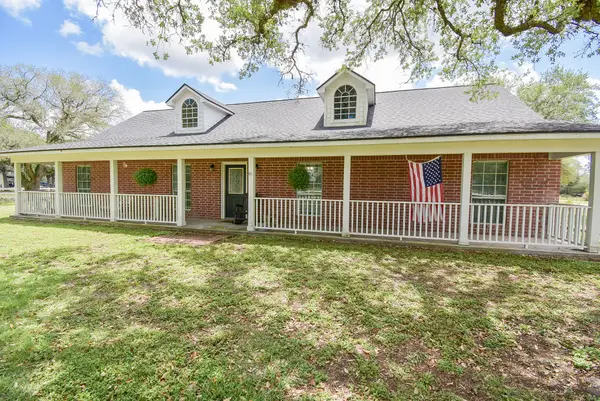4427 County Road 382, Louise, TX 77455