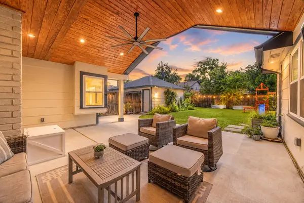 1922 Shadowdale Drive, Houston, TX 77043