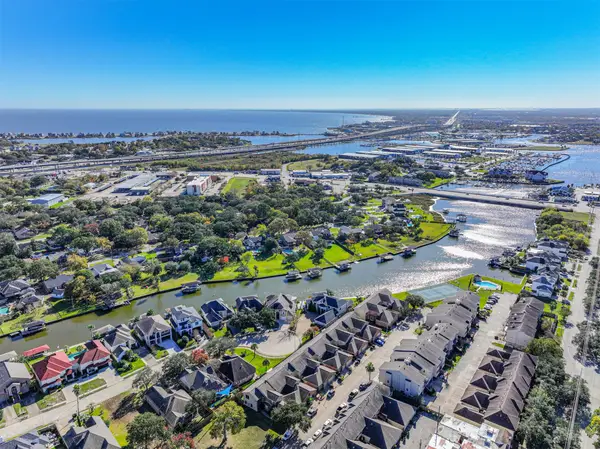 2034 Glencove Drive, Seabrook, TX 77586