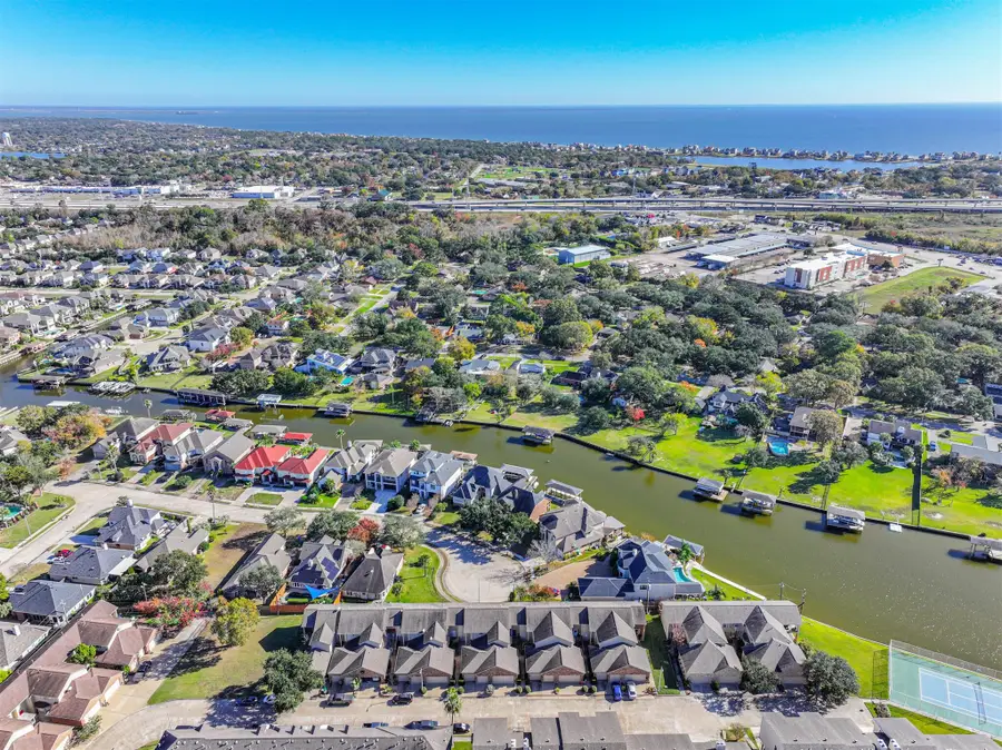 2034 Glencove Drive, Seabrook, TX 77586 - Image #2