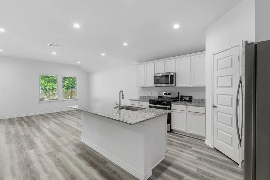 520 Hunter Grove Lane, China, TX 77613 - Image #2