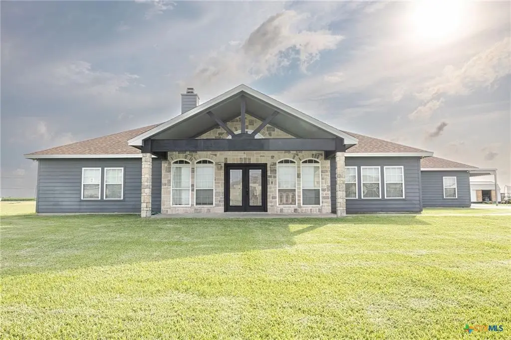 45 Blue Heron Drive N, Port Lavaca, TX 77979 - Image #1