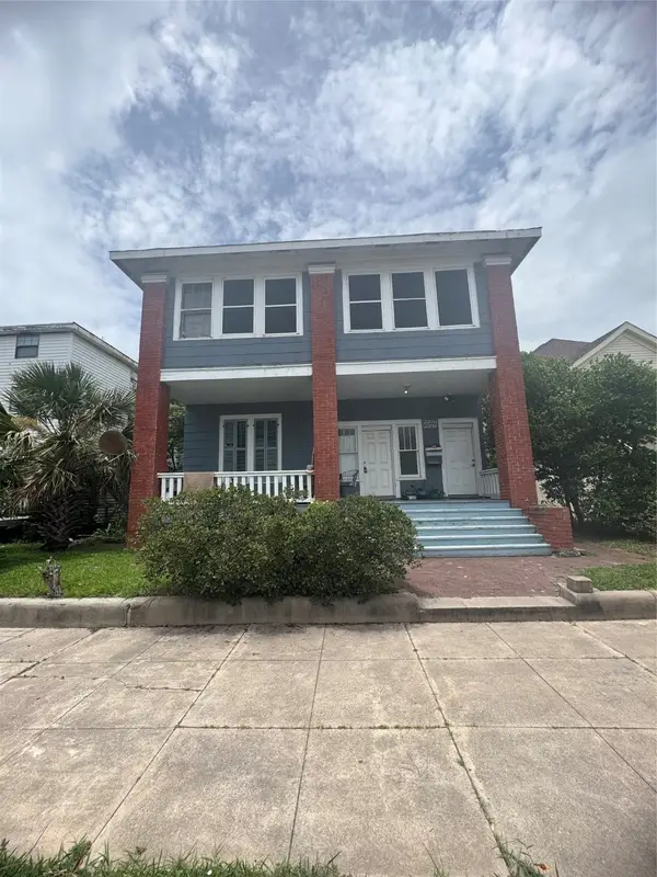 2206 Bernardo De Galvez Avenue, Galveston, TX 77550