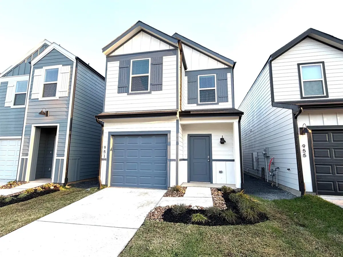 951 Moon Drop Lane, Houston, TX 77090 - Image #1