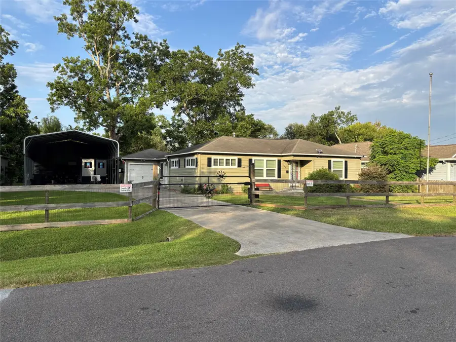 4435 11th Street, Bacliff, TX 77518 - #2
