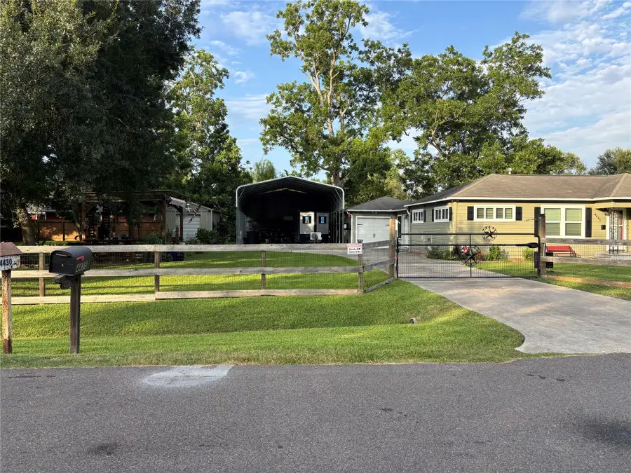 4435 11th Street, Bacliff, TX 77518 - #3