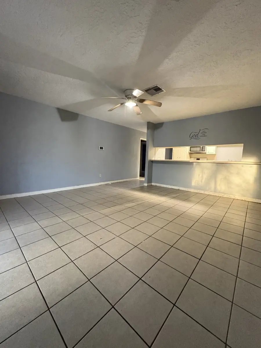 305 N Linden Drive N, Texas City, TX 77591 - Image #3