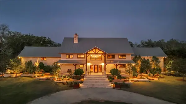 1000 River Trace Drive, Columbus, TX 78934