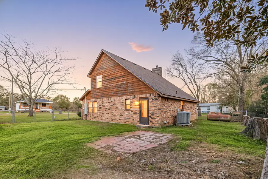 236 Pine Ridge Drive, Cleveland, TX 77327 - Image #2