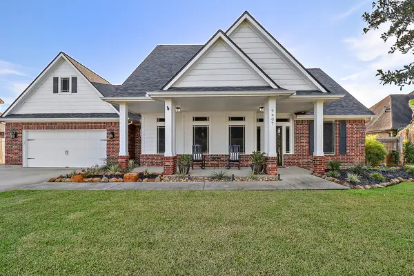 9407 St Croix Way, Mont Belvieu, TX 77523