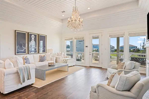713 Sara Way, Crystal Beach, TX 77650