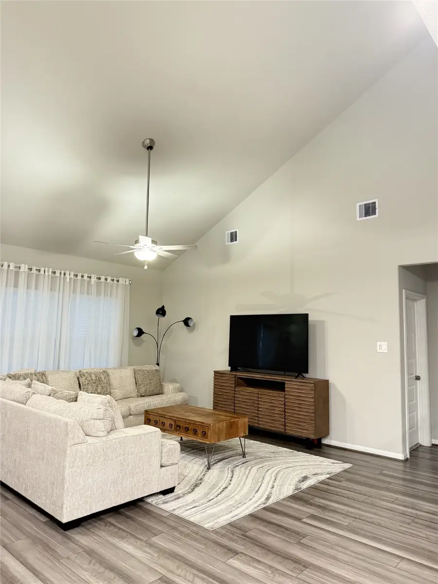 10807 Sugar Pine Lane, Rosharon, TX 77583 - Image #2