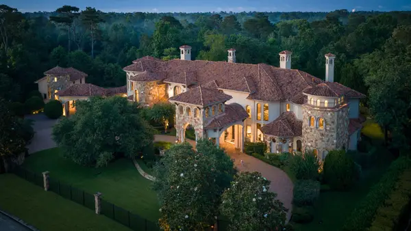 66 Hallbrook Way, The Woodlands, TX 77389