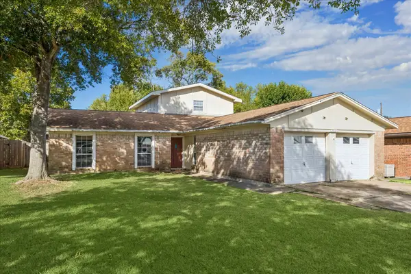 2402 21st Avenue N, Texas City, TX 77590