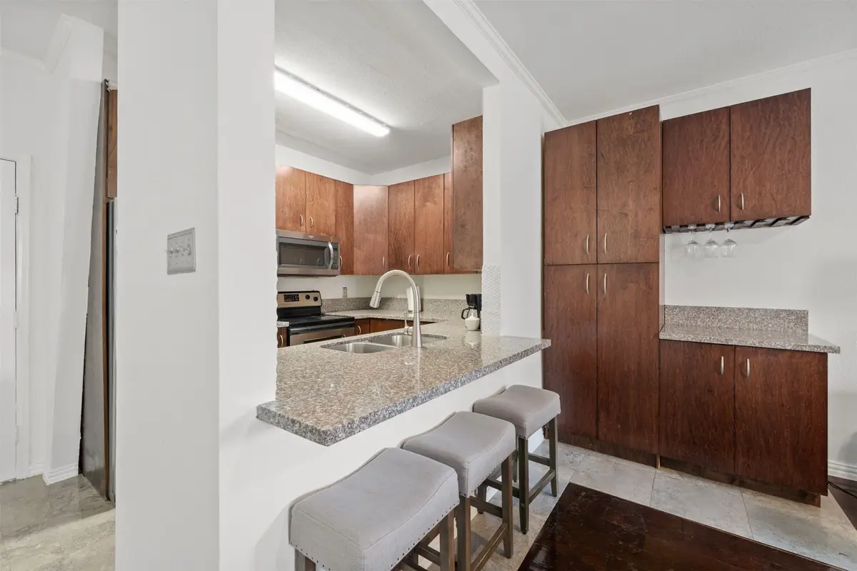 9850 Pagewood Lane #1402, Houston, TX 77042 - Image #1