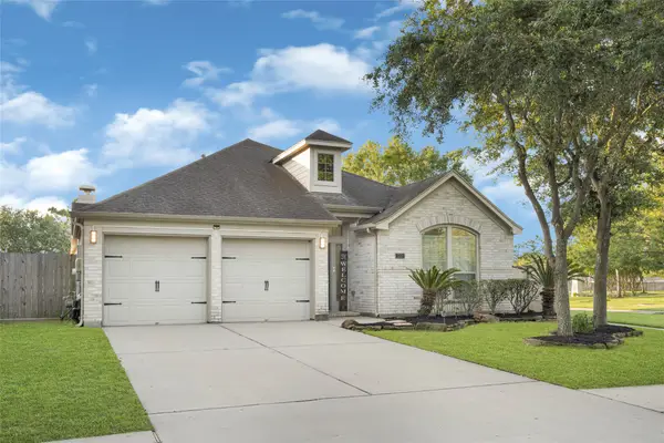 3201 Rock Brook Falls Lane, League City, TX 77573
