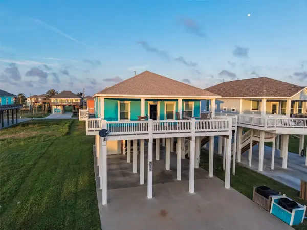 876 Palmetto Drive, Port Bolivar, TX 77650