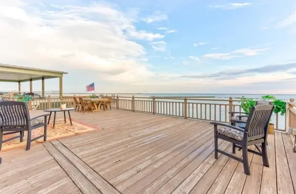 423 Hana Drive, Tiki Island, TX 77554