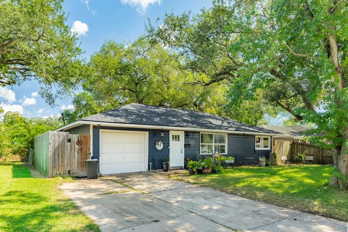 527 Gardenia Street, Lake Jackson, TX 77566 - #1