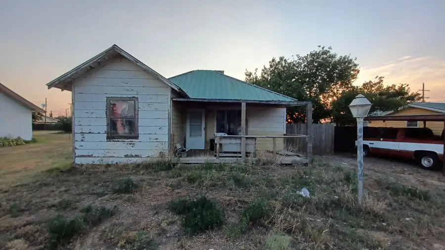 125 N Farmer Avenue, Crosbyton, TX 79322 - #2