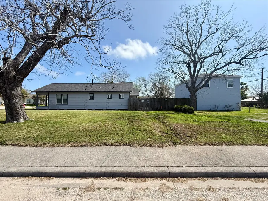 429 W 2nd Street, Freeport, TX 77541 - #2